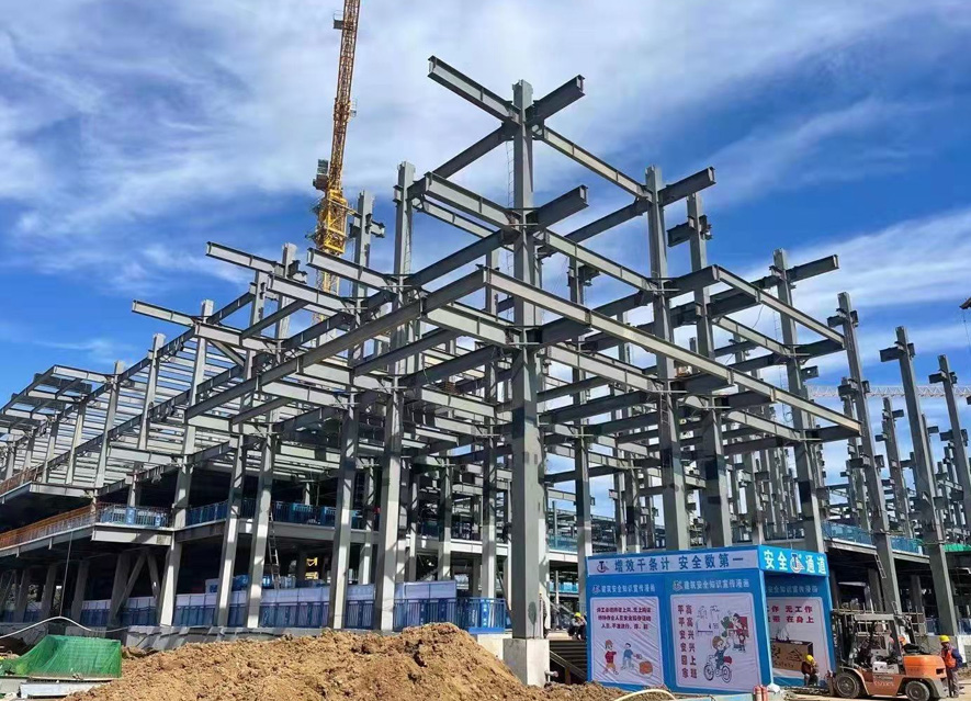 以技術為先導以質(zhì)量求生存”的質(zhì)量方針指導下,依靠科學嚴謹管理、一流設計人才